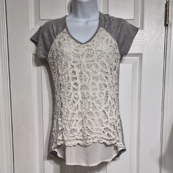 Maurices Tops - Maurices Gray and Cream Lace Short Sleeve Top